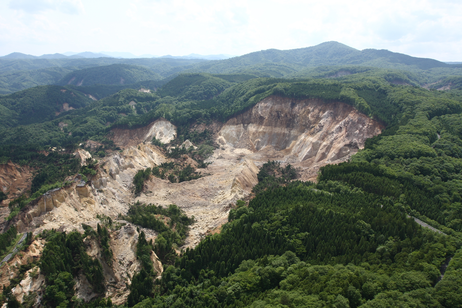 荒砥沢地すべり